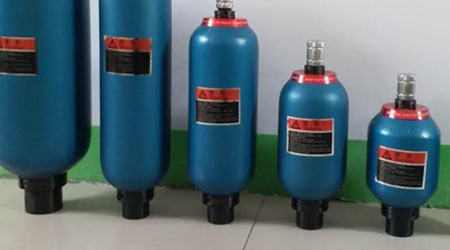 清理隔膜式蓄能器時(shí)需注意哪些事項(xiàng)？