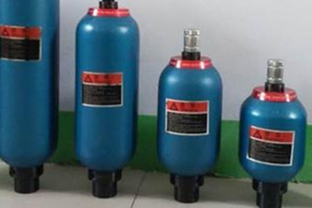 蓄能器為什么不能水平安裝？理由很簡單！