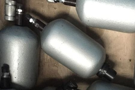 蓄能器設(shè)計(jì)時(shí)注意哪些方面?選材不能馬虎!