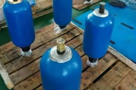 蓄能器設(shè)計(jì)時(shí)注意哪些方面?選材不能馬虎!