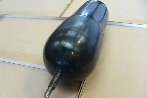 蓄能器里面的液壓油有哪些污染與危害？ 圖1