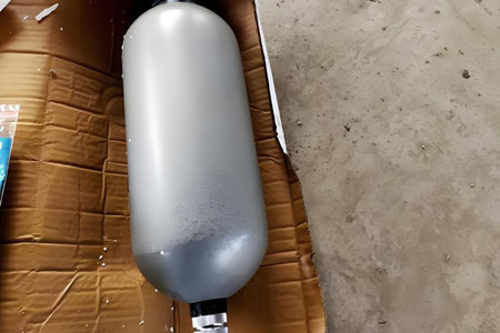 蓄能器氮?dú)獬溲b注意事項(xiàng)，廠家來解答！