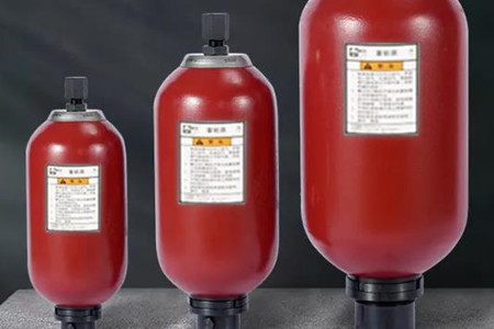 管路式蓄能器的工作原理、作用和操作方法